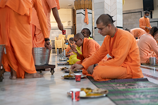 Feed the Sadhus – Serve the Saints